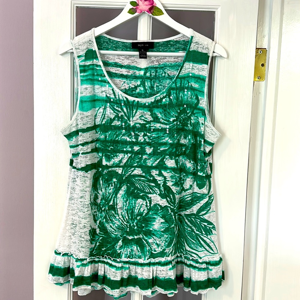 Cute lightweight tank style top.